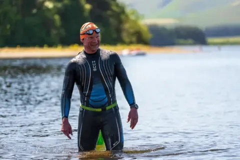 Each Seven Days, He Goes Back to the Waters In Which His Wife Died