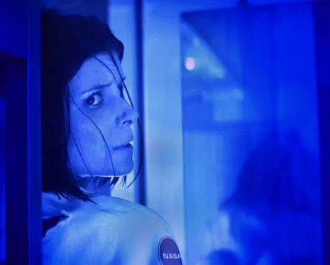 This Sci-Fi Thriller Review: Tense Moments and Mysterious Phenomena in a High-End Setting